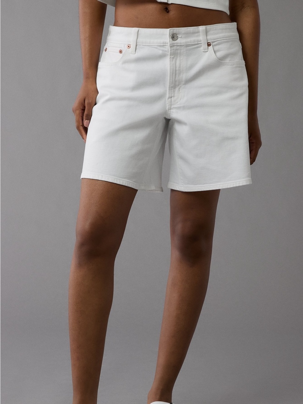 AE 8" Dreamy Drape Stretch Low-
Rise Baggy Jort Size 12 31W White